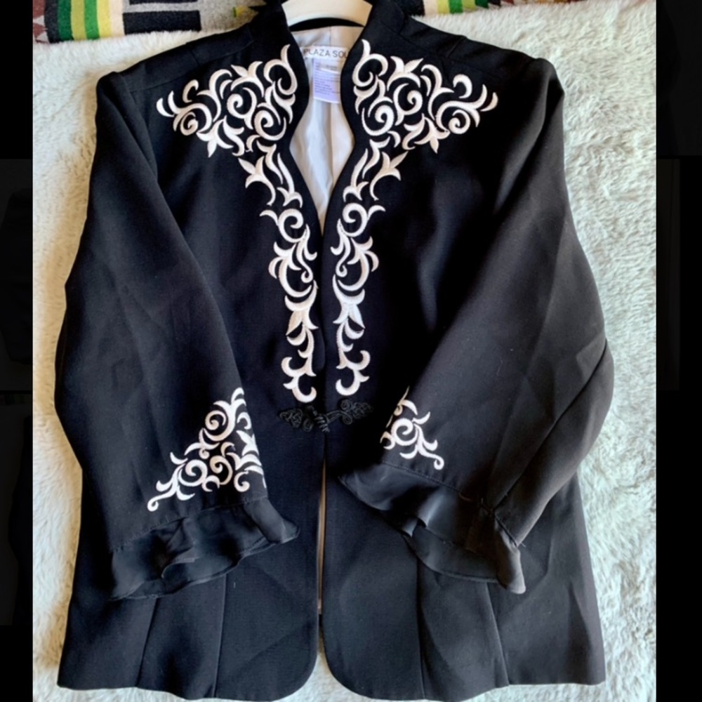Vintage black blazer with white detail embroidery